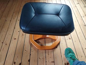 Poggiapiedi in pelle e legno