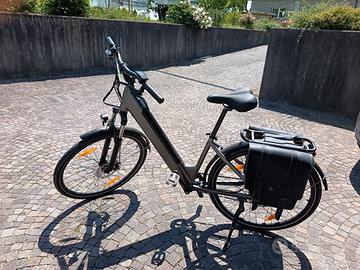 bicicletta con pedalata assistita