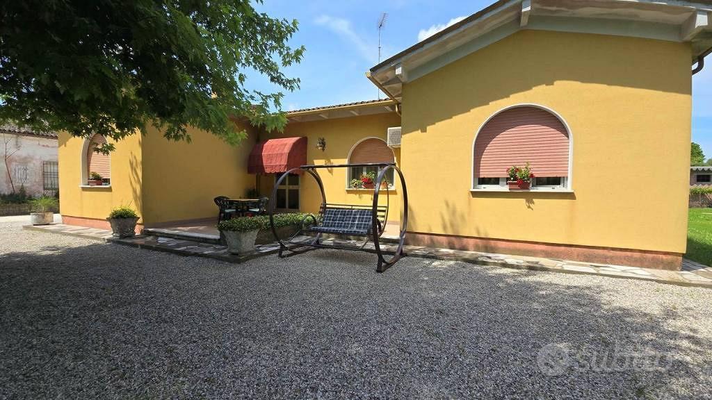 Rustico / Casale di 370 m² con più di 5 locali e b - Vista 4
