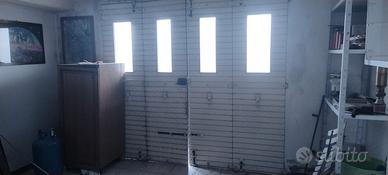 Portone in legno massiccio per garage 