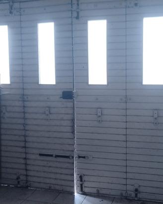 Portone in legno massiccio per garage 