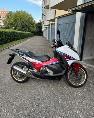 Honda integra 750 Sport S