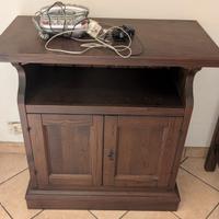 Mobile legno scuro sala cucina