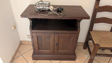 Mobile legno scuro sala cucina