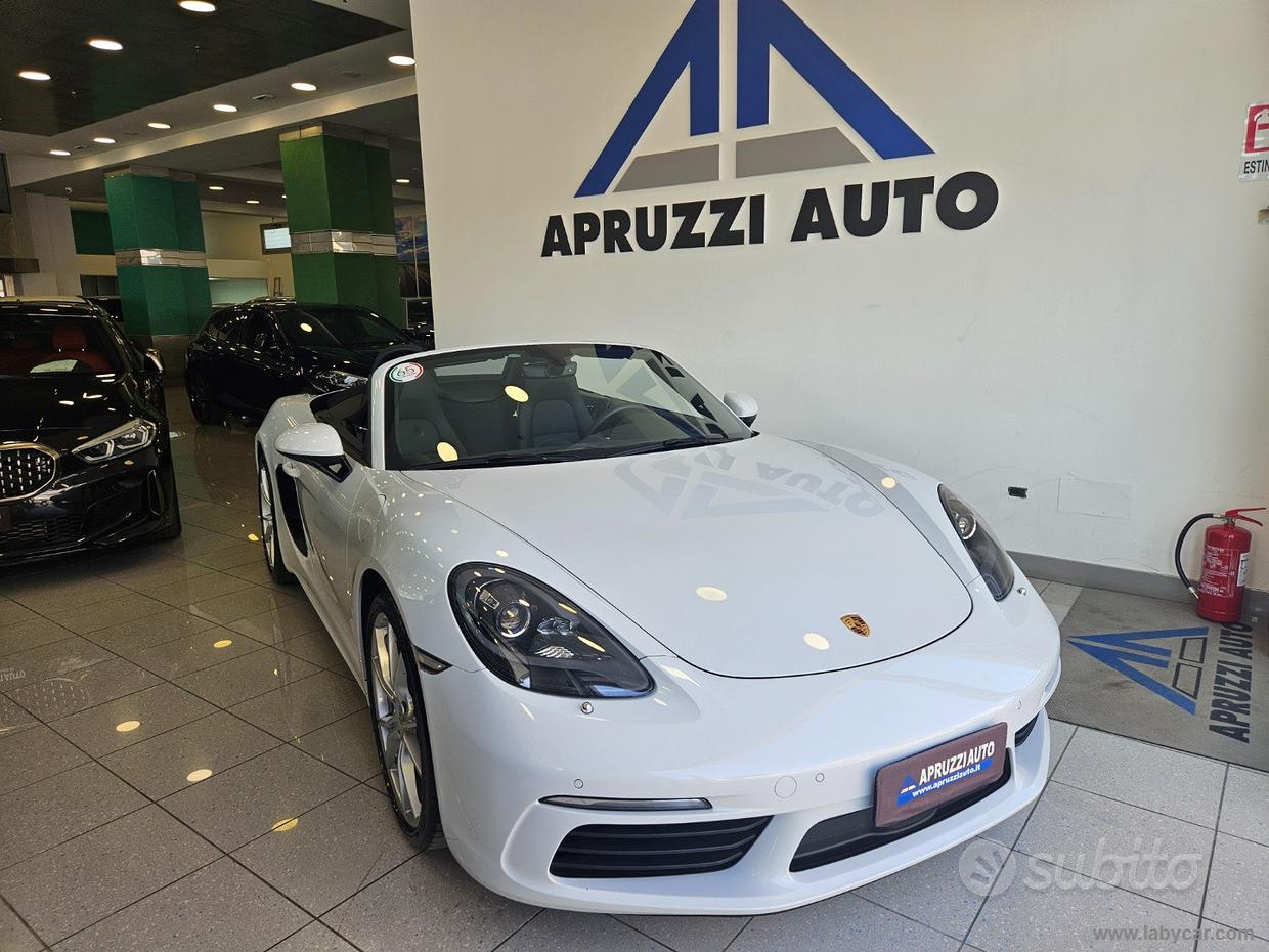 PORSCHE 718