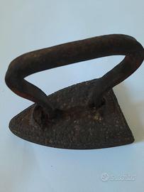 Antico Ferro da Stiro in Ghisa Pieno