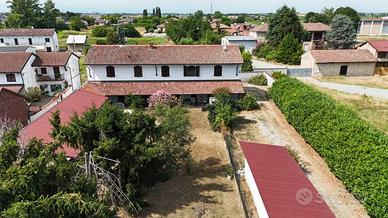 Villa di 360 m² con più di 5 locali e box auto dop