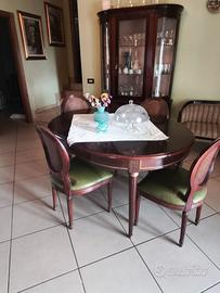 Tavolo da pranzo e sedie abbinate