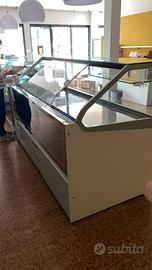 Vetrina gelati/pasticceria