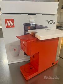Macchina illy Iperespresso modello Y3.2 rossa