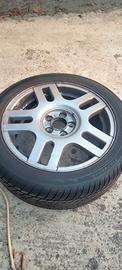 Cerchi con gomme auto invernali 