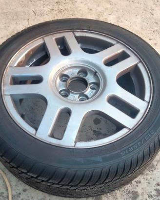Cerchi con gomme auto invernali 