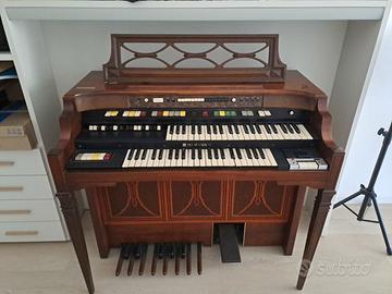 Organo Hammond T-582C del 1979