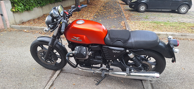Moto Guzzi V7 II abs