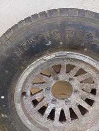 4 ruote chiodate 235/75 R15