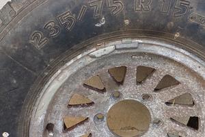 4 ruote chiodate 235/75 R15