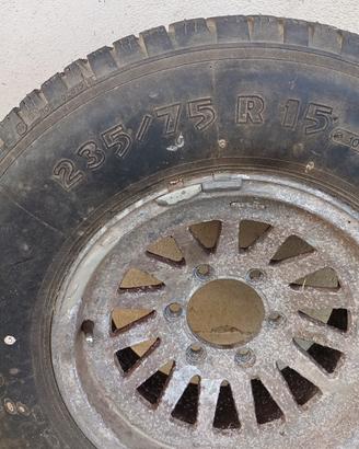 4 ruote chiodate 235/75 R15