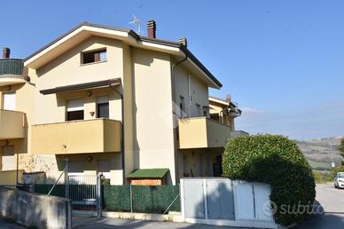 3 LOCALI A MONTESCUDO - MONTECOLOMBO