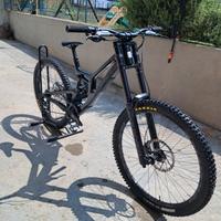 santa cruz v10 2025