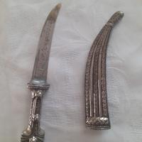 Tagliacarte antico con iscrizione 