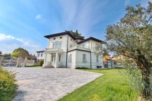 Villa adibita a sede direzionale