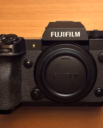 Fujifilm X-H2 con scatola originale e accessori