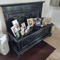 cassapanca antica col nero