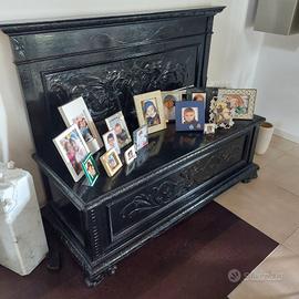 cassapanca antica col nero