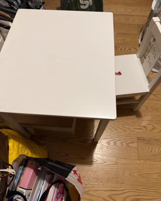 Tavolo Ikea con sedia