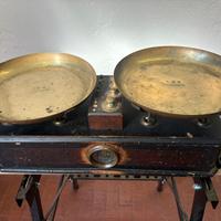 Bilancia antica e pesi