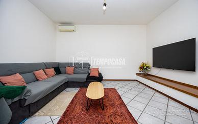 TRILOCALE CON BOX E CANTINA!