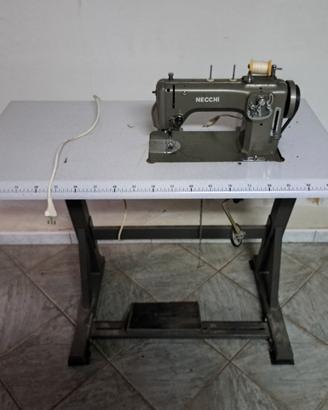 macchina da cucire necchi con tavolo
