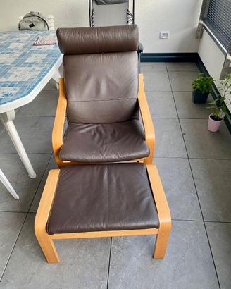 poltrona ikea in similpelle con sgabello