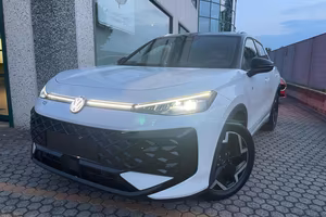 VOLKSWAGEN T-Roc 1.5 eTSI ACT 150 CV DSG R-Line