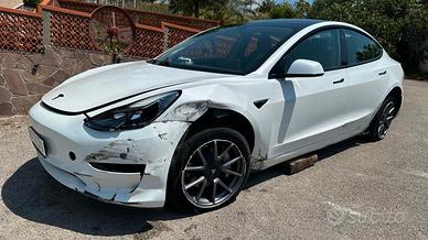 Tesla Model 3 RWD (incidentata)