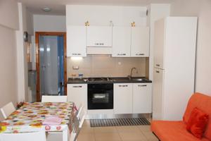 Balcone riparato e attrezzato pranzo con vista