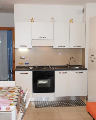 Balcone riparato e attrezzato pranzo con vista