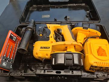 Trapano demolitore tassellatore Dewalt Batterie