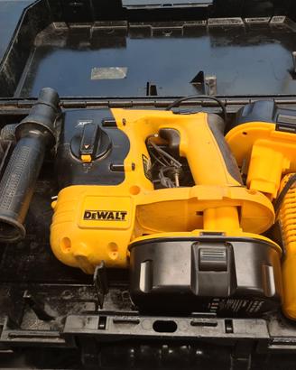 Trapano demolitore tassellatore Dewalt Batterie