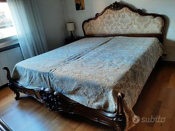 Letto matrimoniale in stile