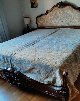Letto matrimoniale in stile