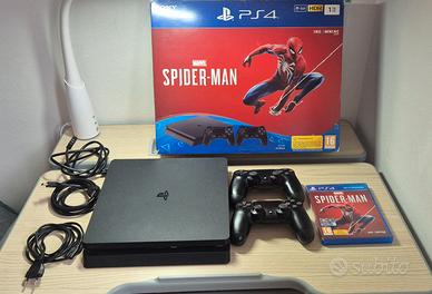Playstation 4 slim 1tb + 2 controllers dual -sense