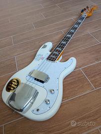 Basso elettrico assemblato