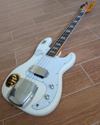 Basso elettrico assemblato