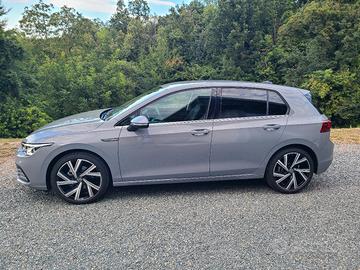 vettura volkswagen golf 8