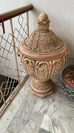 Coppia vasi ornamentali in terracotta classici