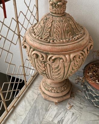 Coppia vasi ornamentali in terracotta classici