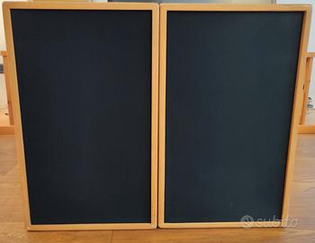 Due casse musicali artigianali.