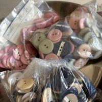 Bottoni vintage con riga bianca