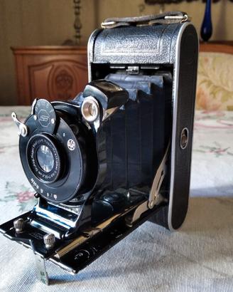 Macchina fotografica vintage Nagel.